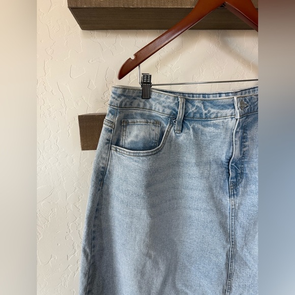 Ava & Viv|Midi A-line denim skirt,light wash,NWT•••Plus size Light Blue Skirt - Picture 5 of 15